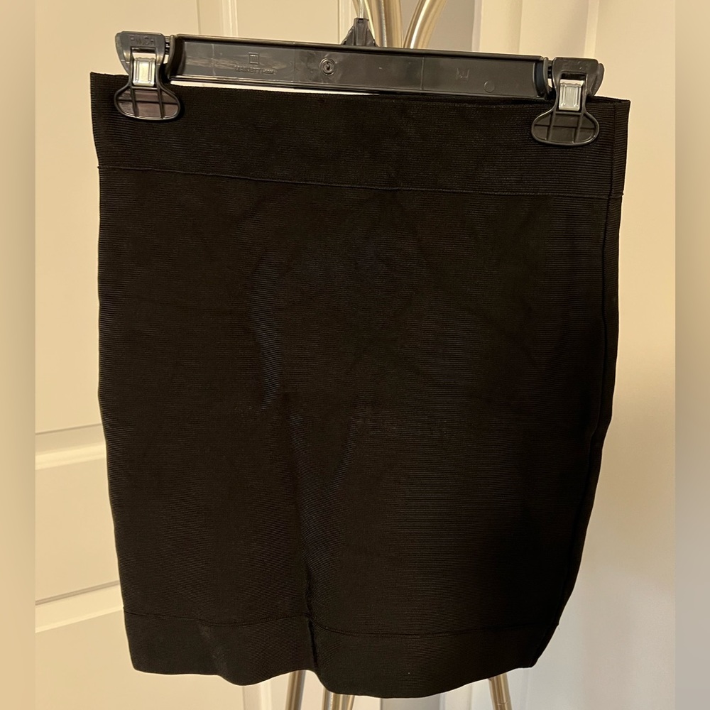 BCBG Maxazria stretchy pencil skirt